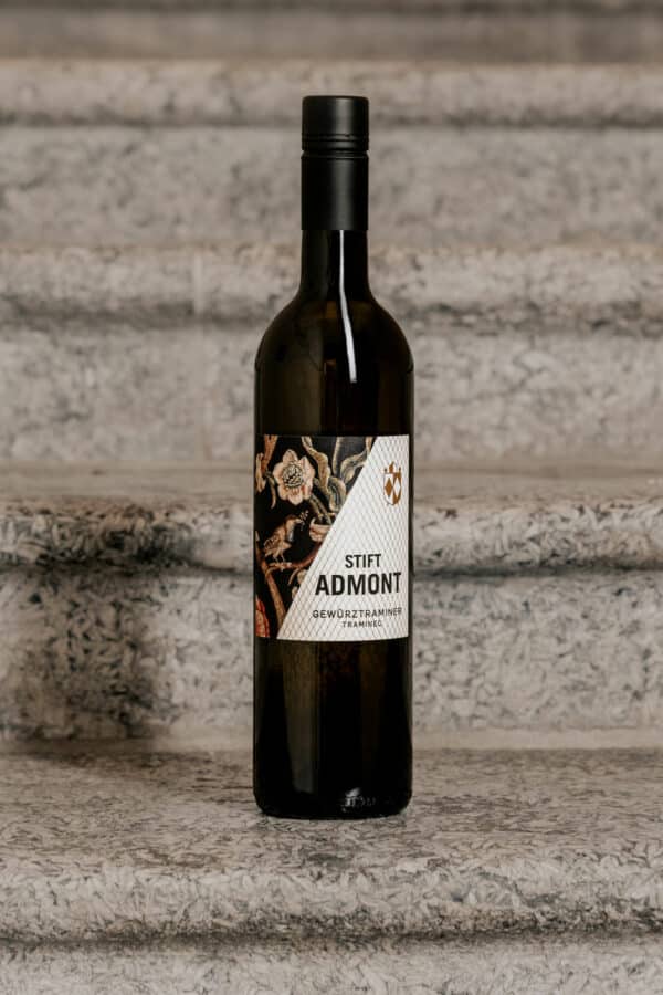 DVERI PAX Wein - Gewürztraminer © Sabine Breitfuss